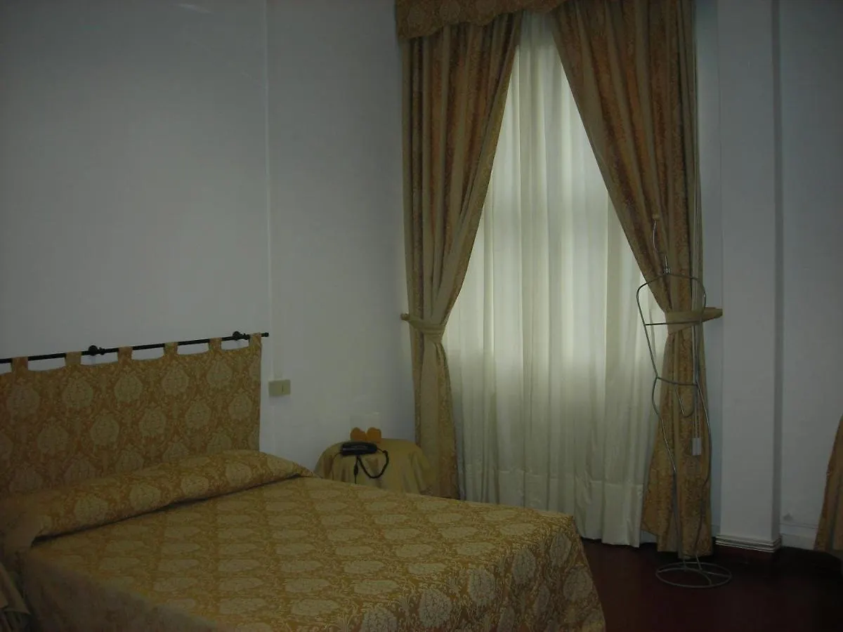 Hotel Agli Artisti Venedik 3*,